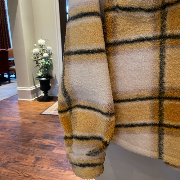 Yellow plaid shacket, Sincerely Jules for Bandier, brand new condition. - Picture 5 of 7